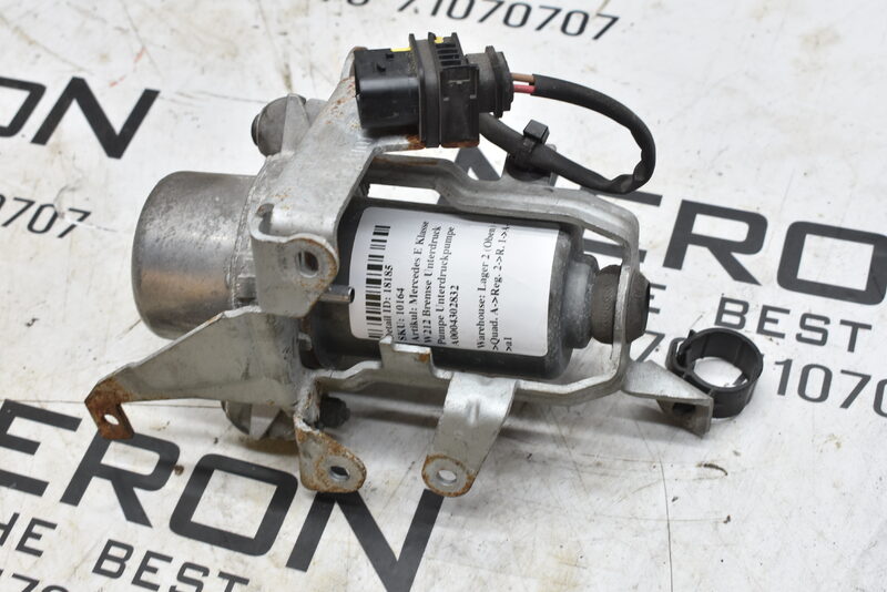 Mercedes E Klasse W212  Bremse Unterdruck Pumpe Unterdruckpumpe A0004302832 Bild 3