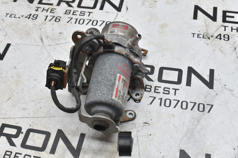 Mercedes E Klasse W212  Bremse Unterdruck Pumpe Unterdruckpumpe A0004302832 Bild 5
