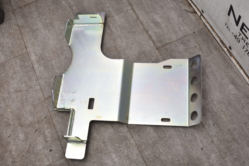 Getriebeschutzplatte für Land Rover LR90-130 TF881 Bild 2