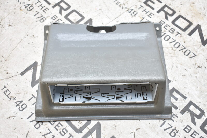 Land Rover Defender Radioschacht  AWR2277LOY