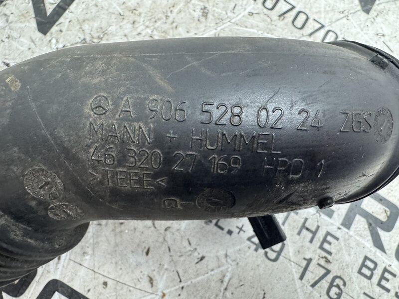 Mercedes Sprinter   W906  Motor Luftführung Reinluftrohr Resonator A9065280224 Bild 5