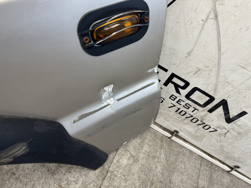 Land Rover Discovery 2 TD5  Kotflügel Vorne Links LRC618 White Gold Metallic Bild 5