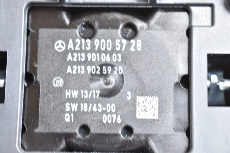 Mercedes-Benz E Klasse W213  Drehschalter Bedienfeld Navi Controller A2139005728 Bild 6