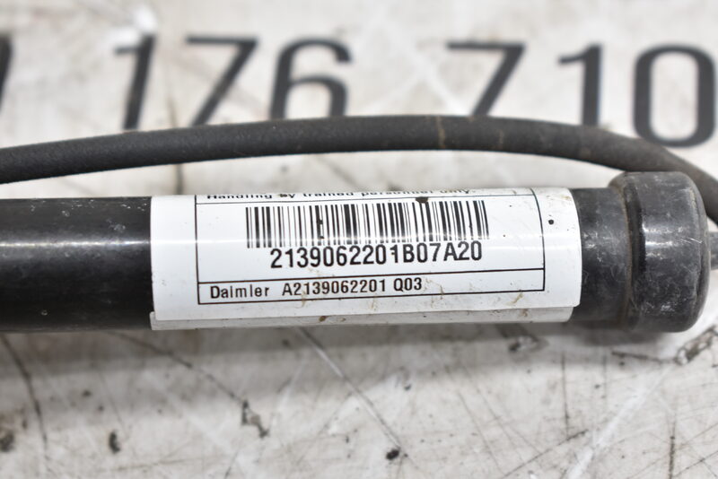 Mercedes-Benz E Klasse W213  Motorhaube Scharnier mit Aktuator rechts A2138800228 Bild 5
