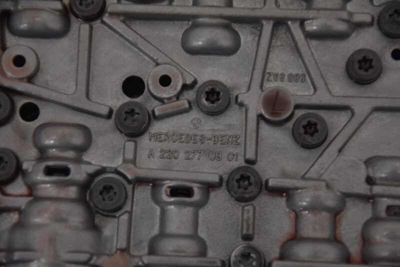Mercedes 280 500 R171 W203 W211 W220 Getriebesteuergerät Mechatronik A2202701306 Bild 3