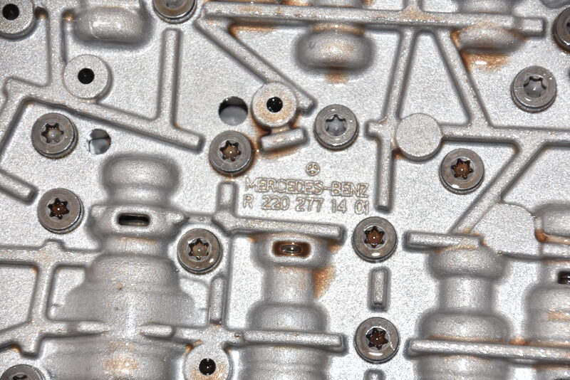 Mercedes 280 500 R171 W203 W211 W220 Getriebesteuergerät Mechatronik A2202701306 Bild 3