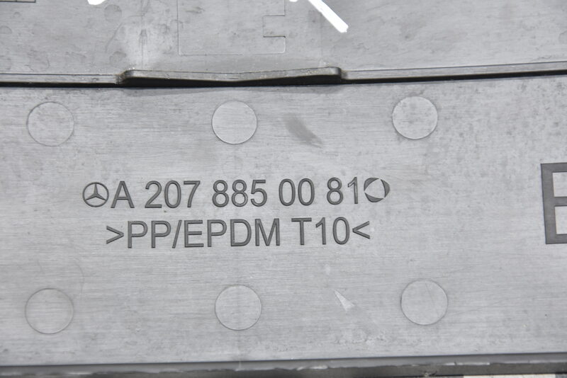 Mercedes E Coupe W207 Kennzeichenblende Kennzeichenhalter Vorne A2078850081 Bild 7