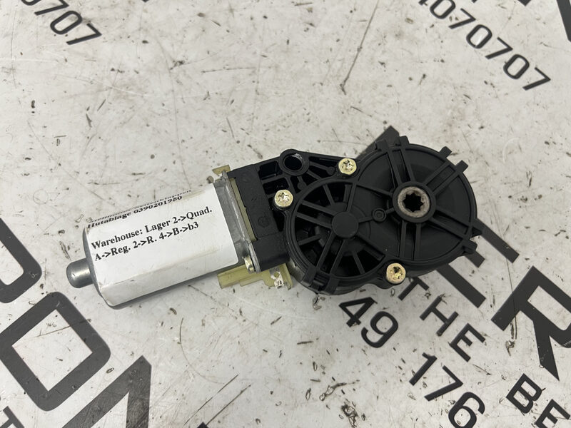 Mercedes SL R230 Stellmotor Seitenklappen Hutablage 0390201950 Bild 3
