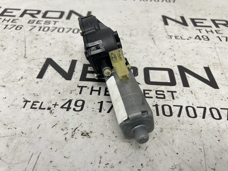 Mercedes SL R230 Stellmotor Seitenklappen Hutablage 0390201950 Bild 4