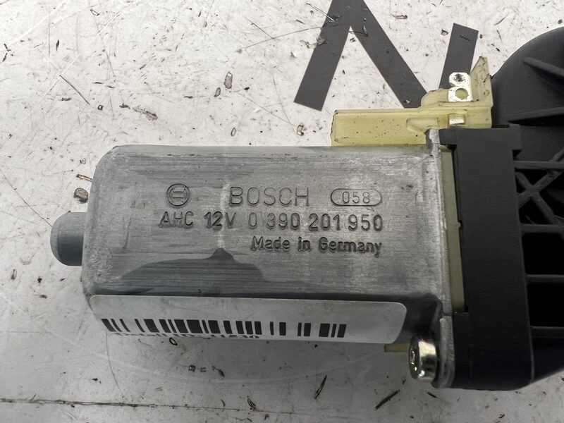 Mercedes SL R230 Stellmotor Seitenklappen Hutablage 0390201950 Bild 5