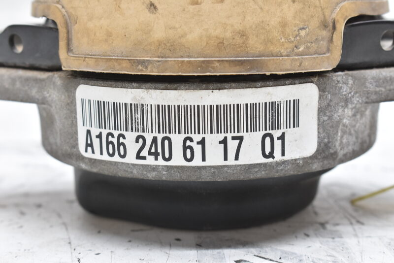 Mercedes GL 550 X166 Motorlager Halter Rechts A1662406117 Bild 6