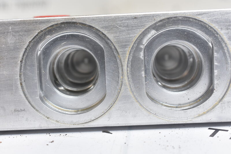Mercedes R230 SL 55 500 600 ABC Fahrwerk Ventil Ventilblock Einheit A2203280031 Bild 3