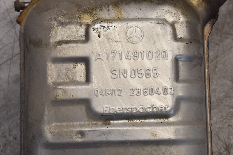 Mercedes SLK 350 R171  Auspuffen und Endtopfen A1714910201 A1714910401 Bild 8