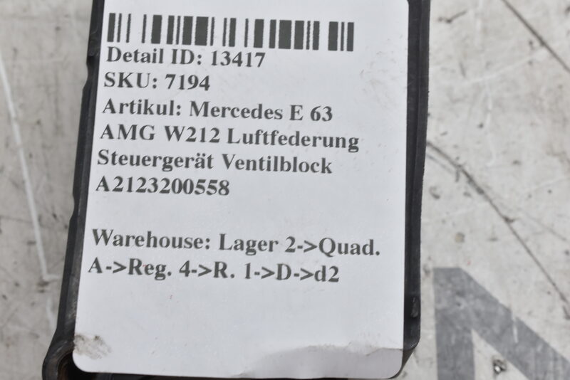 Mercedes E 63 AMG W212 Luftfederung Steuergerät Ventilblock A2123200558 Bild 6