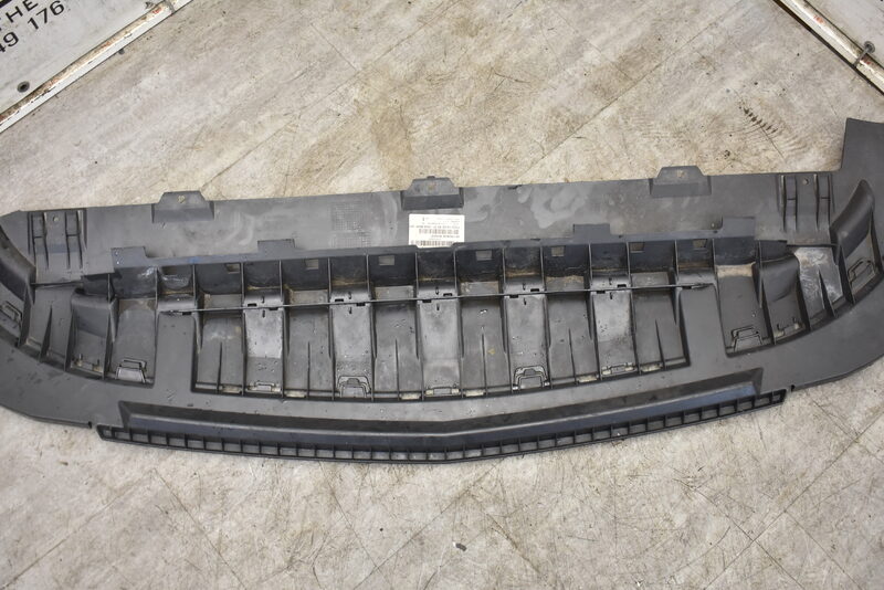 Mercedes V-Klasse Vito W447  Unterfahrschutz Adapter Unterboden A4478856400 Bild 3