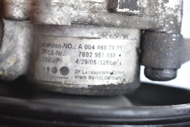Mercedes CLK W209 W203 W204 W210 Servopumpe Hydraulik Pumpe Lenkung A0044667901 Bild 5