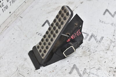 Mercedes E Klasse W212  Gaspedal Gaspedalbelag Pedal A2045000204