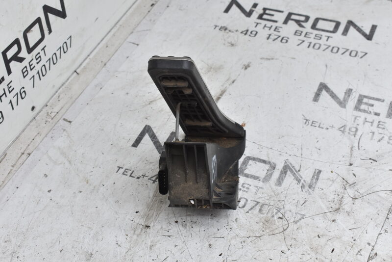 Mercedes E Klasse W212  Gaspedal Gaspedalbelag Pedal A2045000204 Bild 3